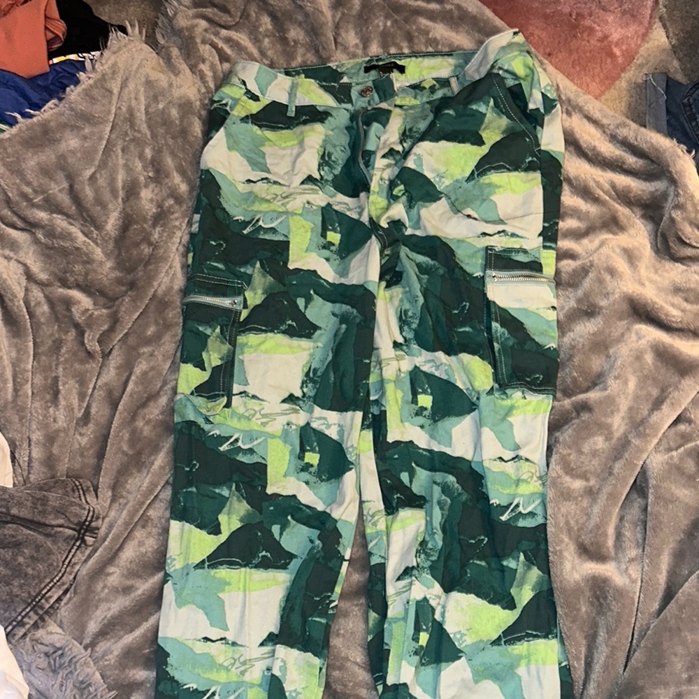 Women’s  Camouflage Cargo Pants